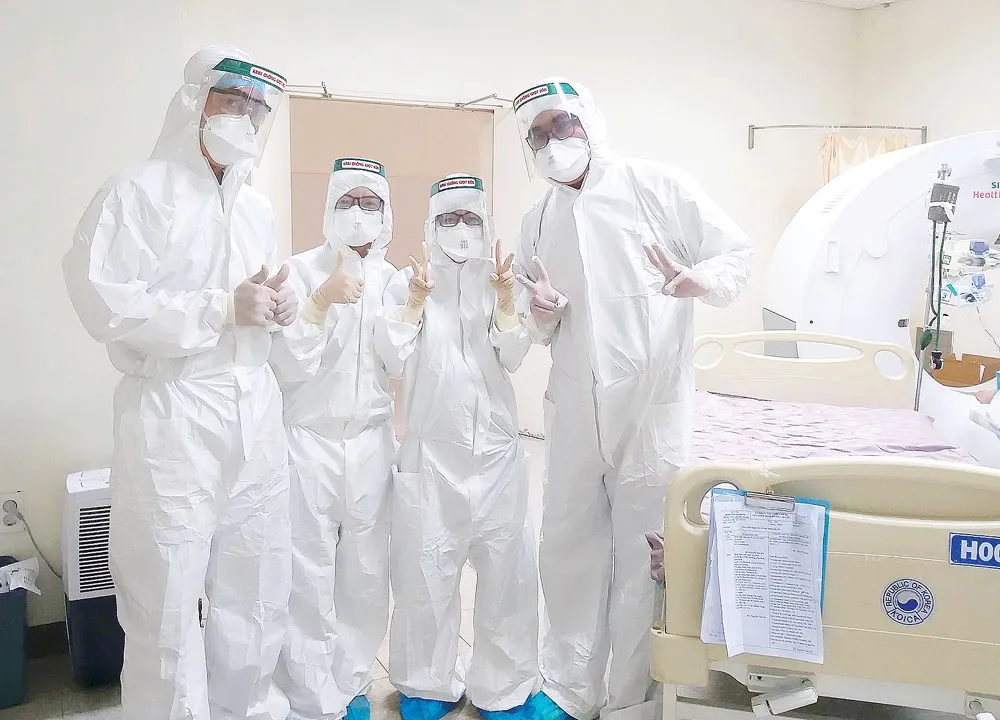 Blouse trắng tiến vào tâm dịch ảnh 1