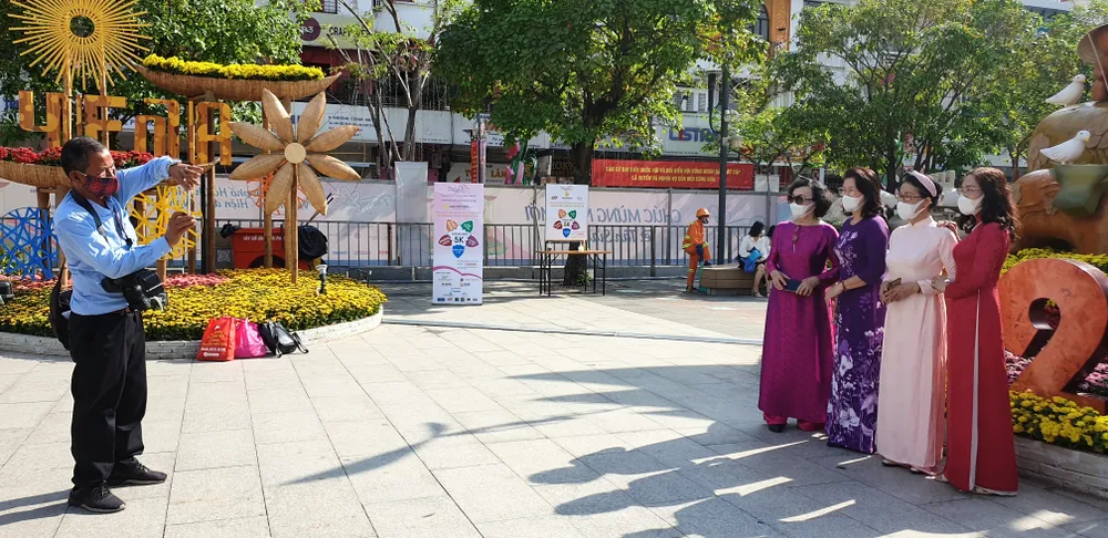 Đường hoa, đường sách đón khách tham quan ảnh 3