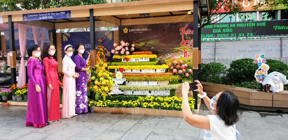 Đường hoa, đường sách đón khách tham quan ảnh 4