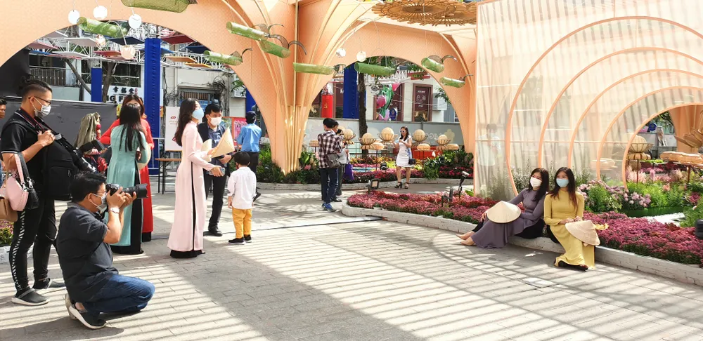 Đường hoa, đường sách đón khách tham quan ảnh 5