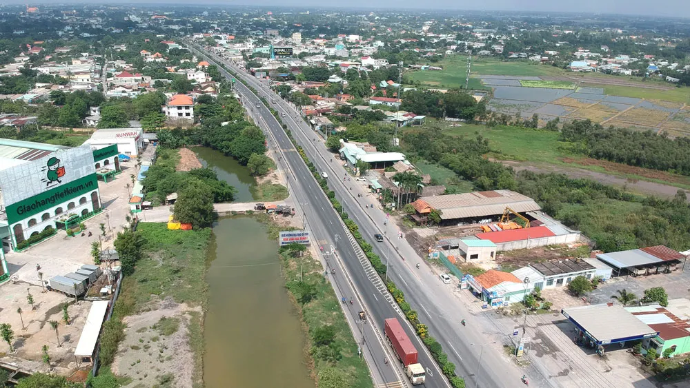 Nên phát triển đô thị theo 2 hướng chính: Đông và Tây Bắc ảnh 1