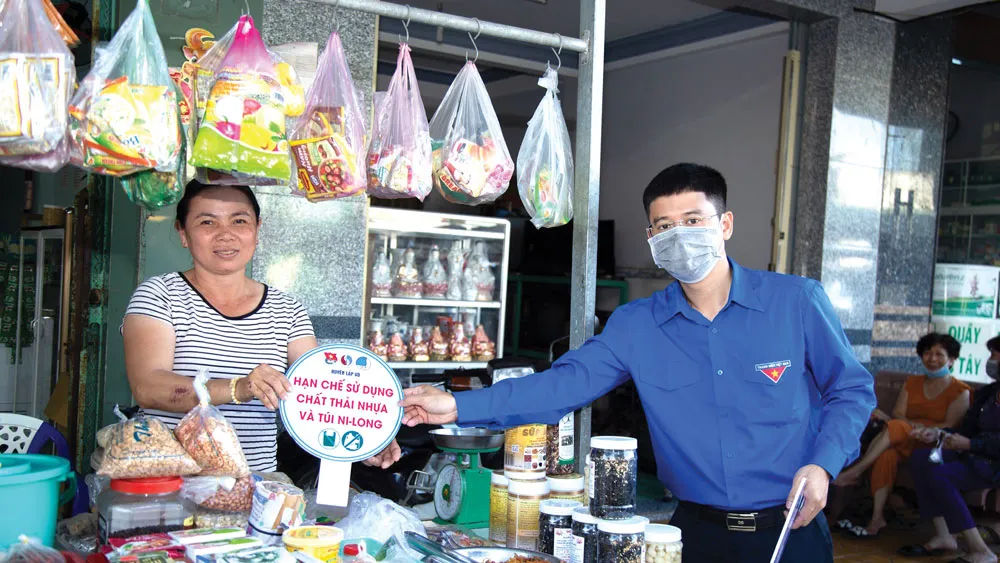 Chi đoàn Công ty Xổ số kiến thiết Đồng Tháp tham dự hoạt động ra quân Tháng Thanh niên gắn với hoạt động Kỳ nghỉ hồng ảnh 2