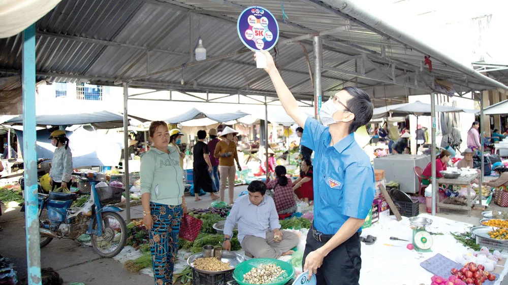 Chi đoàn Công ty Xổ số kiến thiết Đồng Tháp tham dự hoạt động ra quân Tháng Thanh niên gắn với hoạt động Kỳ nghỉ hồng ảnh 3