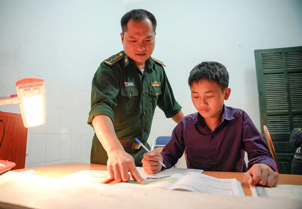 Những cột mốc biên cương - Bài 3: Gieo chữ miền biên ải ảnh 1