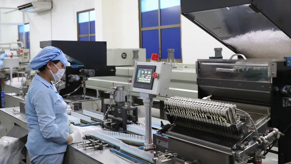 T&T Group “tiếp sức” 500.000 bộ bơm tiêm vaccine Covid-19 cho TPHCM ảnh 2