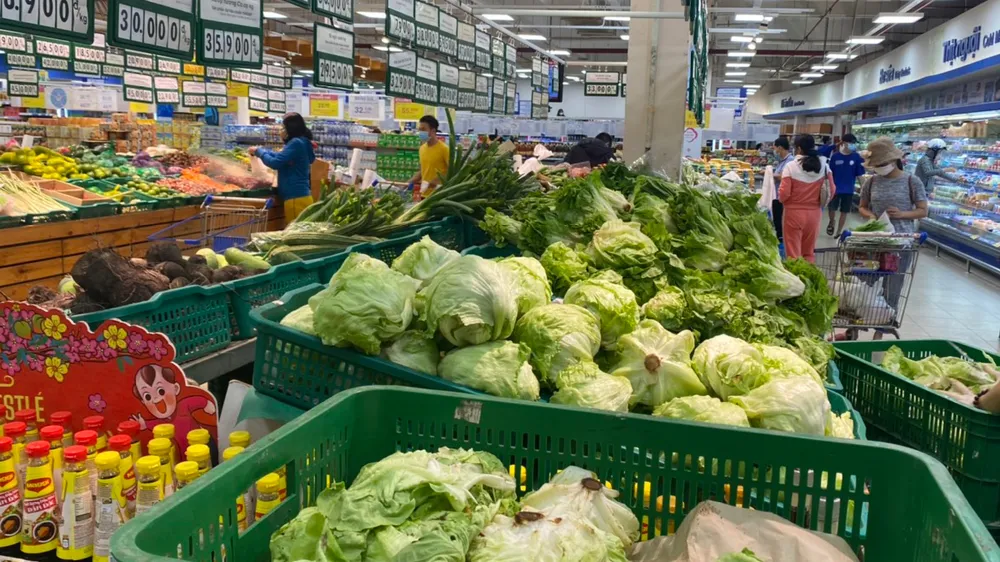 Giá cả hàng hóa được hệ thống siêu thị kiểm soát chặt,  hỗ trợ người dân phòng chống dịch