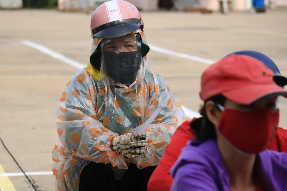 Người TPHCM đi "Siêu thị 0 đồng': Mua nhanh, xách về không nổi ảnh 4