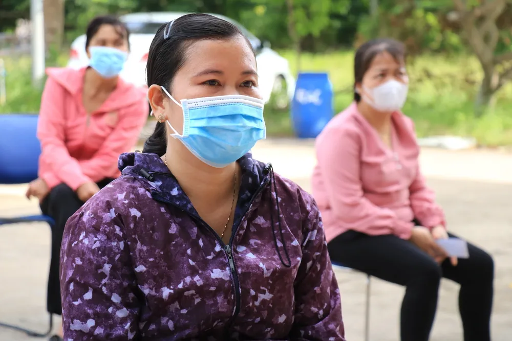 Người TPHCM đi "Siêu thị 0 đồng': Mua nhanh, xách về không nổi ảnh 3