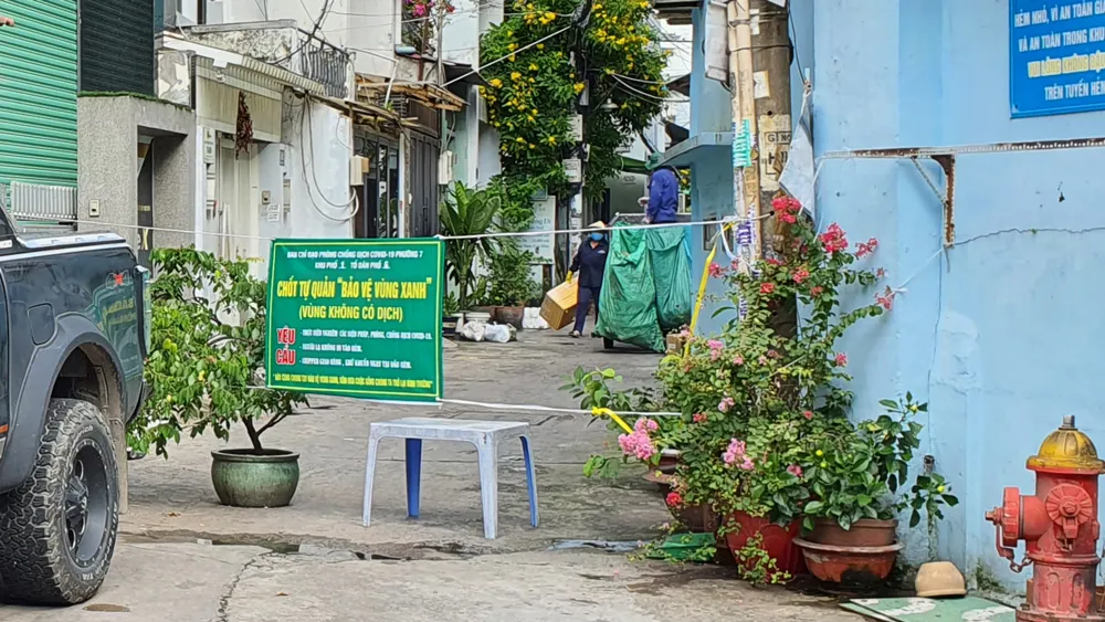Chốt “bảo vệ vùng xanh” ở hẻm 5/49 Nơ Trang Long,  (quận Bình Thạnh) được người dân tự quản