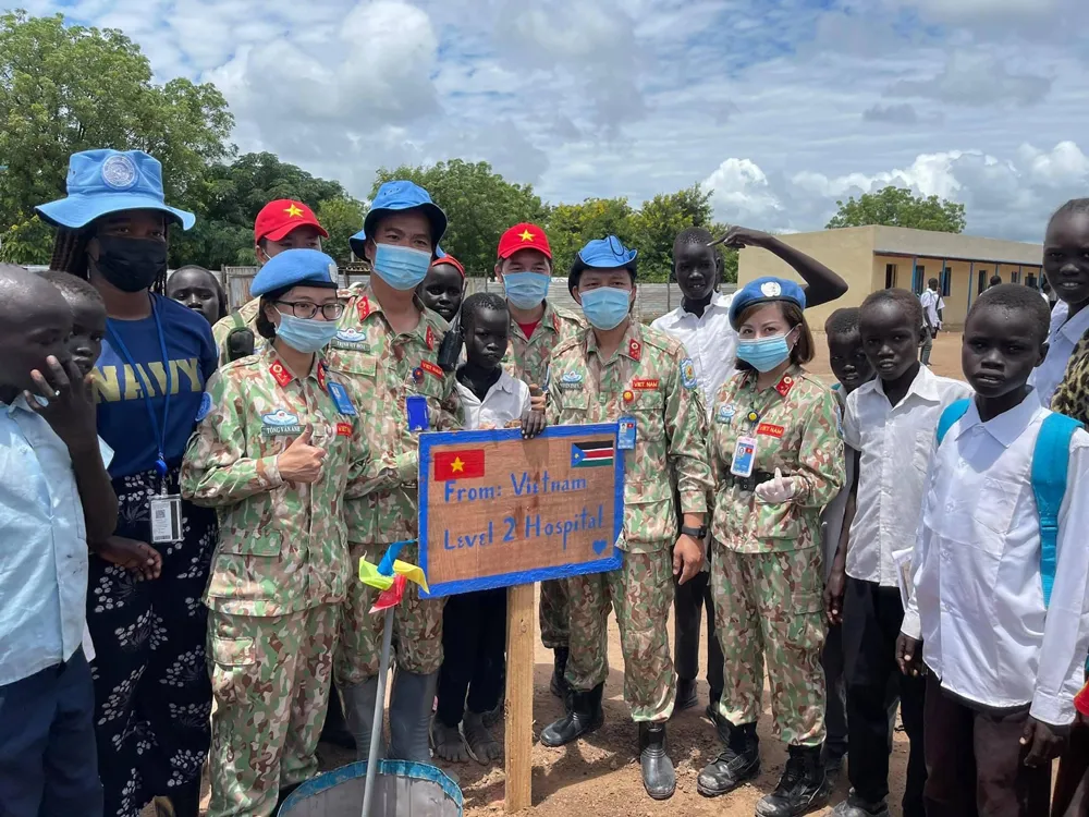 Tin vào ngày mai - Bài 1: Sen hồng rực sắc giữa trời Bentiu ảnh 1