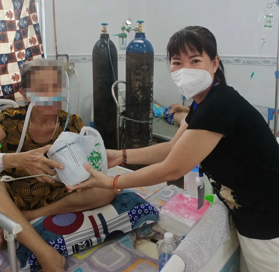 Nặng gánh với… người dưng ảnh 1