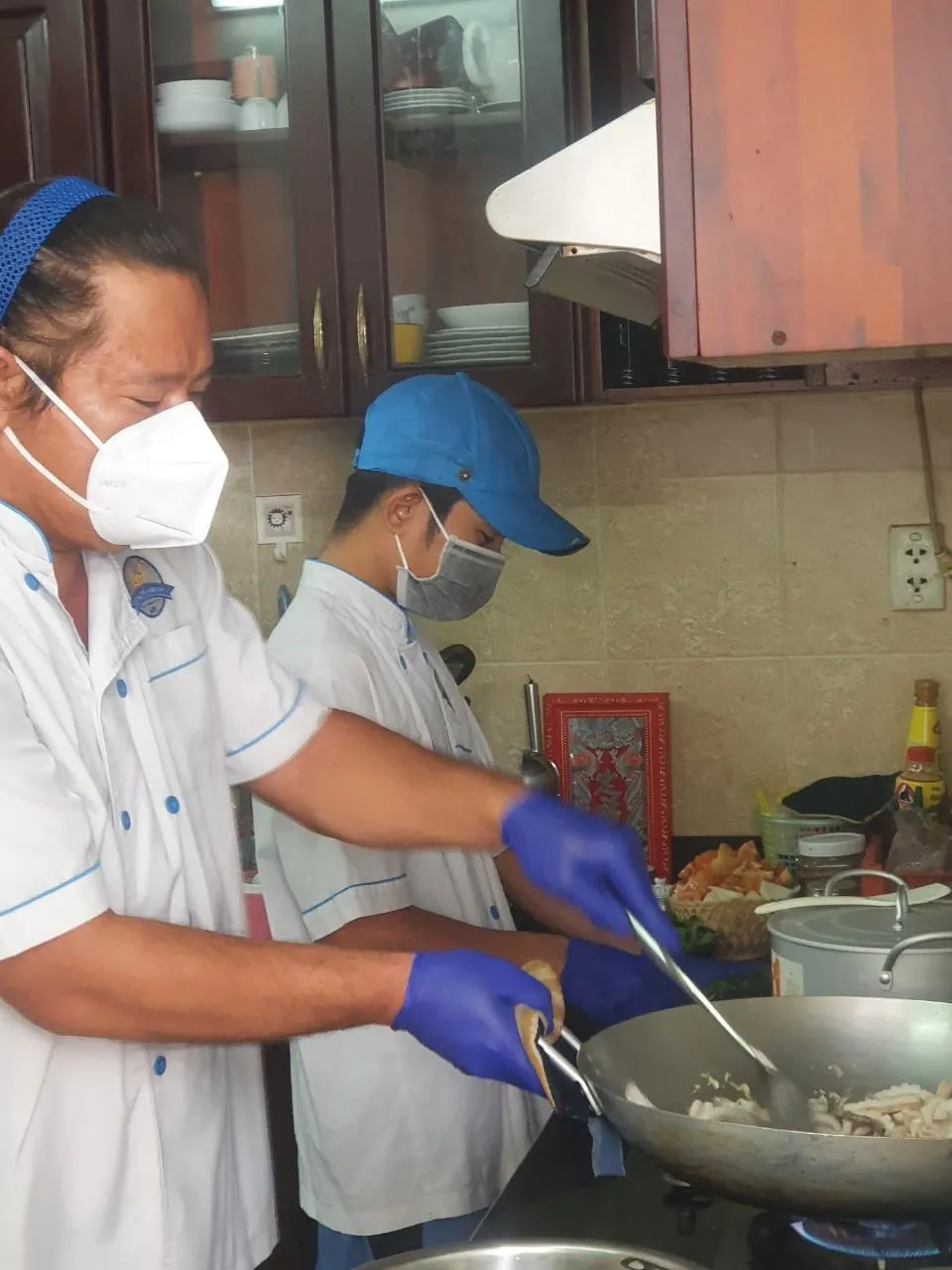 Cư dân chung cư giúp nhau vượt dịch ảnh 5