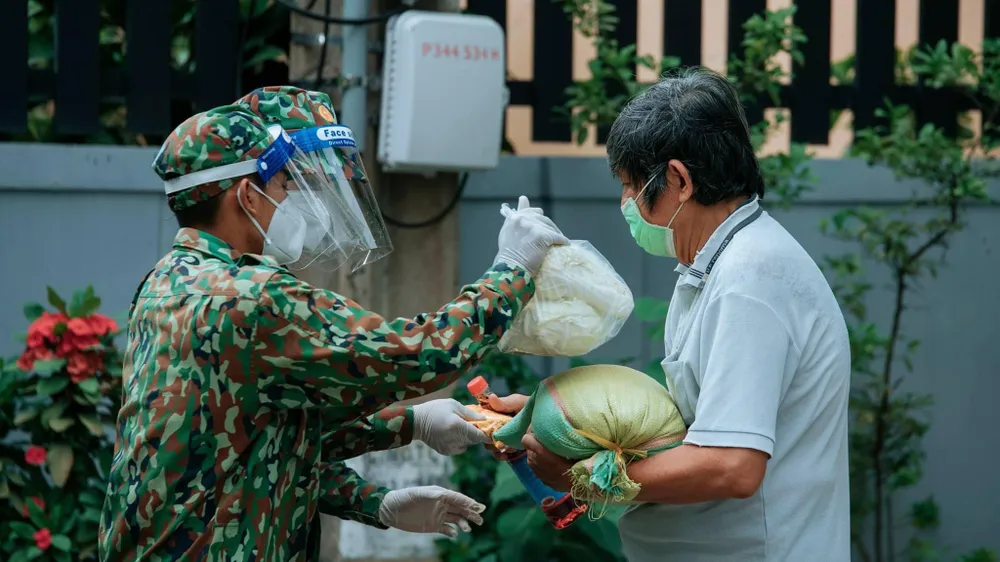 TPHCM: Tổng mức bán lẻ giảm gần 16% ảnh 1