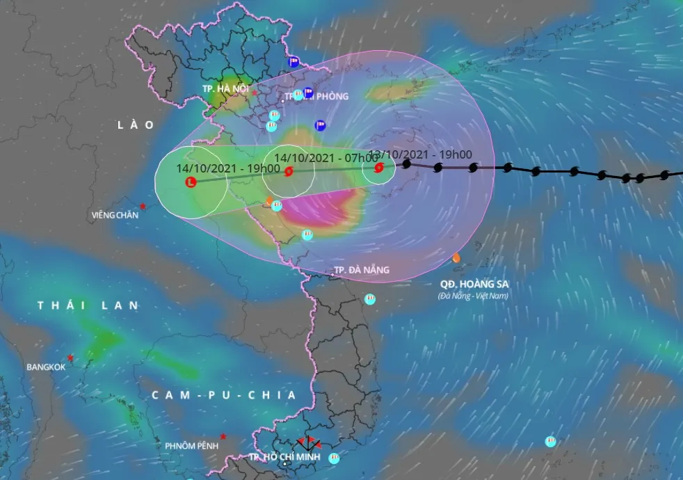 Sáng 14-10, bão số 8 vào vùng biển từ Nam Định đến Quảng Bình ảnh 2