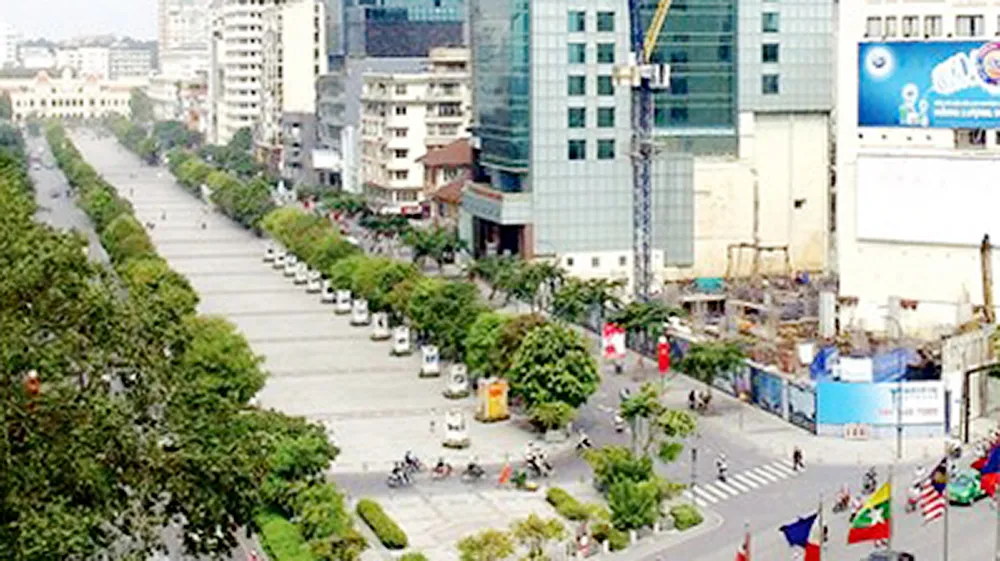 Phát triển phố đi bộ hiện đại, hạn chế xe cá nhân  