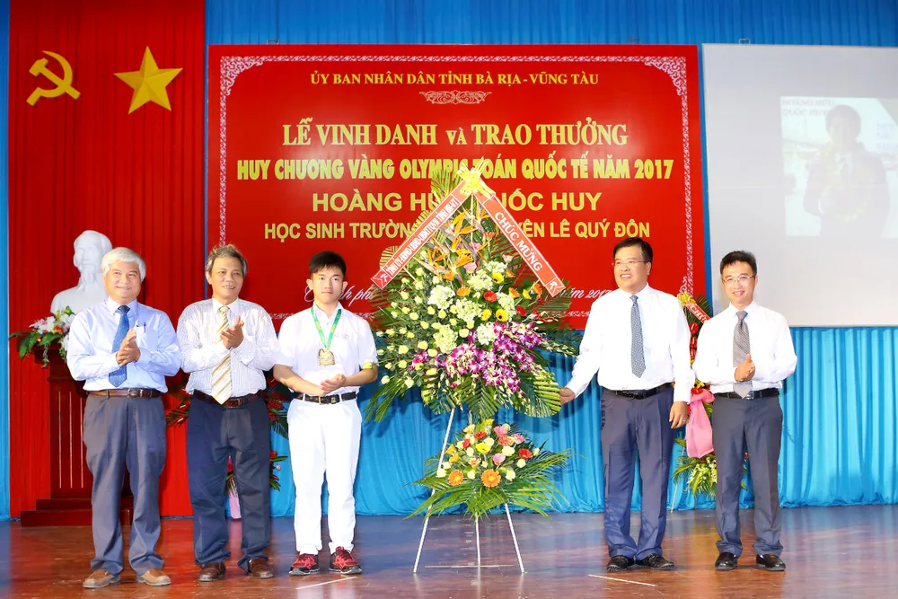 Em Hoàng Hữu Quốc Huy, Trường THPT chuyên Lê Quý Đôn (phường 11, TP Vũng Tàu) giành huy chương vàng tại kỳ thi Olympic Toán học quốc tế năm 2017. Ảnh: Báo BRVT