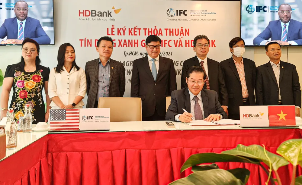 HDBank và IFC ký kết hợp tác 70 triệu USD, thúc đẩy chống biến đổi khí hậu tại Việt Nam ảnh 1