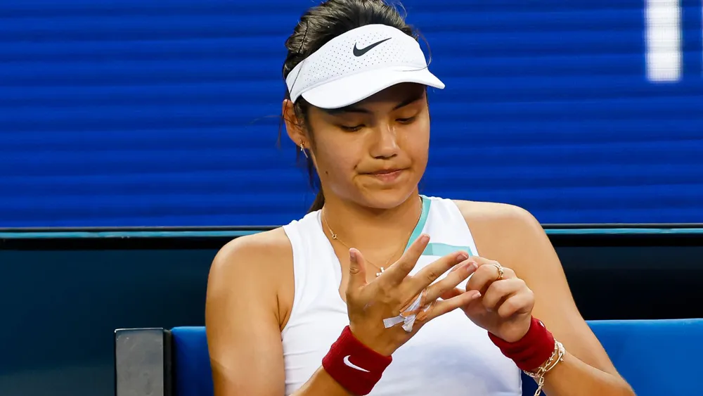 Raducanu thất vọng khi bị loại khỏi giải đấu