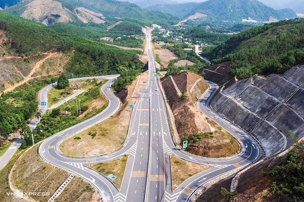 Hoàn cảnh đặc biệt và quyết sách đặc biệt ảnh 2