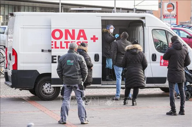 Một điểm xét nghiệm Covid-19 tại Berlin, Đức, ngày 2-2-2022. Ảnh: THX/TTXVN