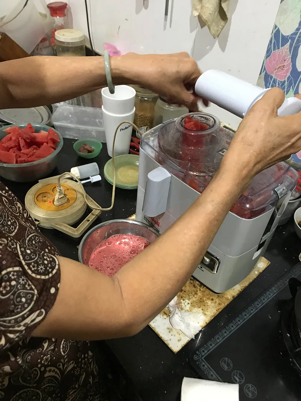 Mua nhiều đồ để làm gì? ảnh 1