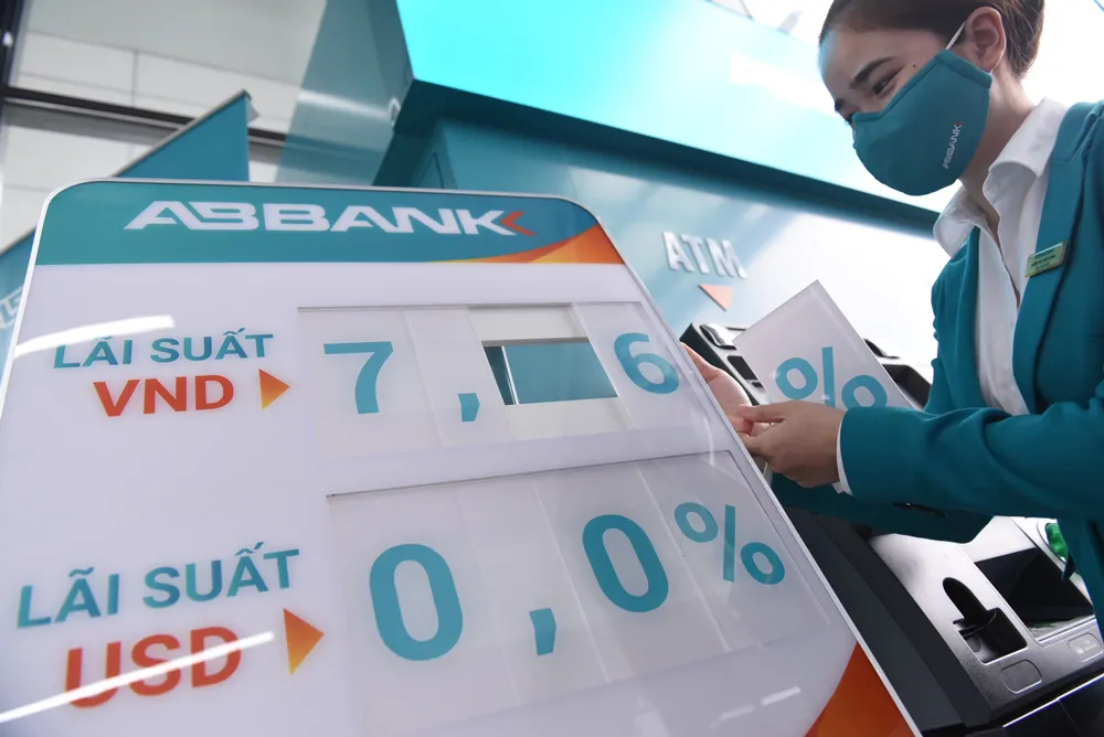 Ngân hàng tăng lãi suất tiền gửi, doanh nghiệp gặp khó ảnh 1