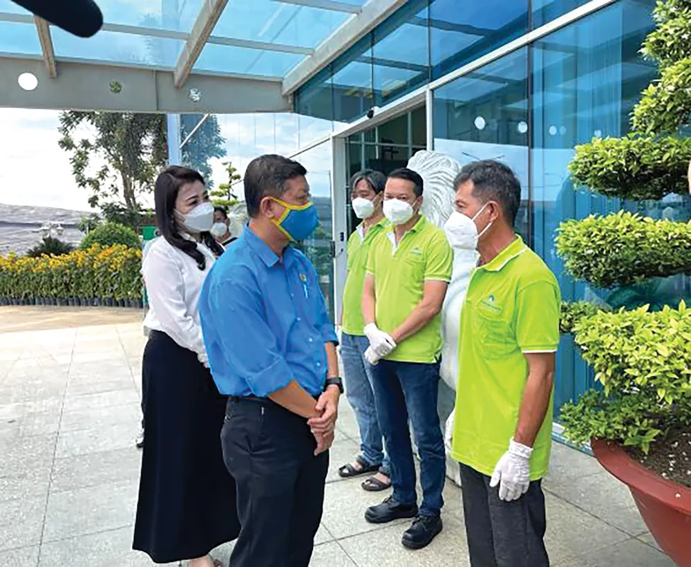 Liên đoàn Lao động TPHCM thăm hỏi, động viên công nhân VWS ảnh 1