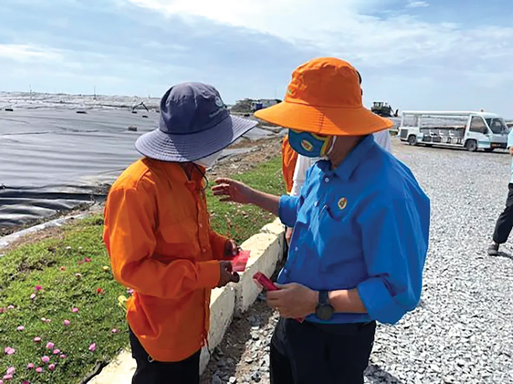 Liên đoàn Lao động TPHCM thăm hỏi, động viên công nhân VWS ảnh 3