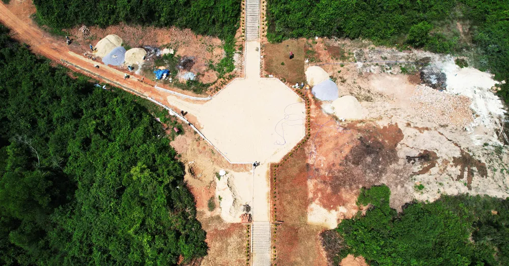 Vụ mang máy đào vào công trình tôn tạo tháp Chăm ngàn năm tuổi: Không thể đối xử thô bạo với di tích ảnh 1