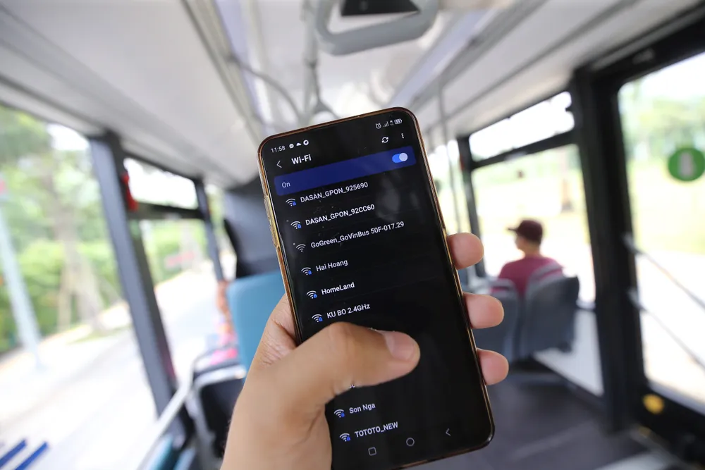 Người dân TPHCM trải nghiệm VinBus: “Như đi du lịch giữa lòng thành phố” ảnh 7