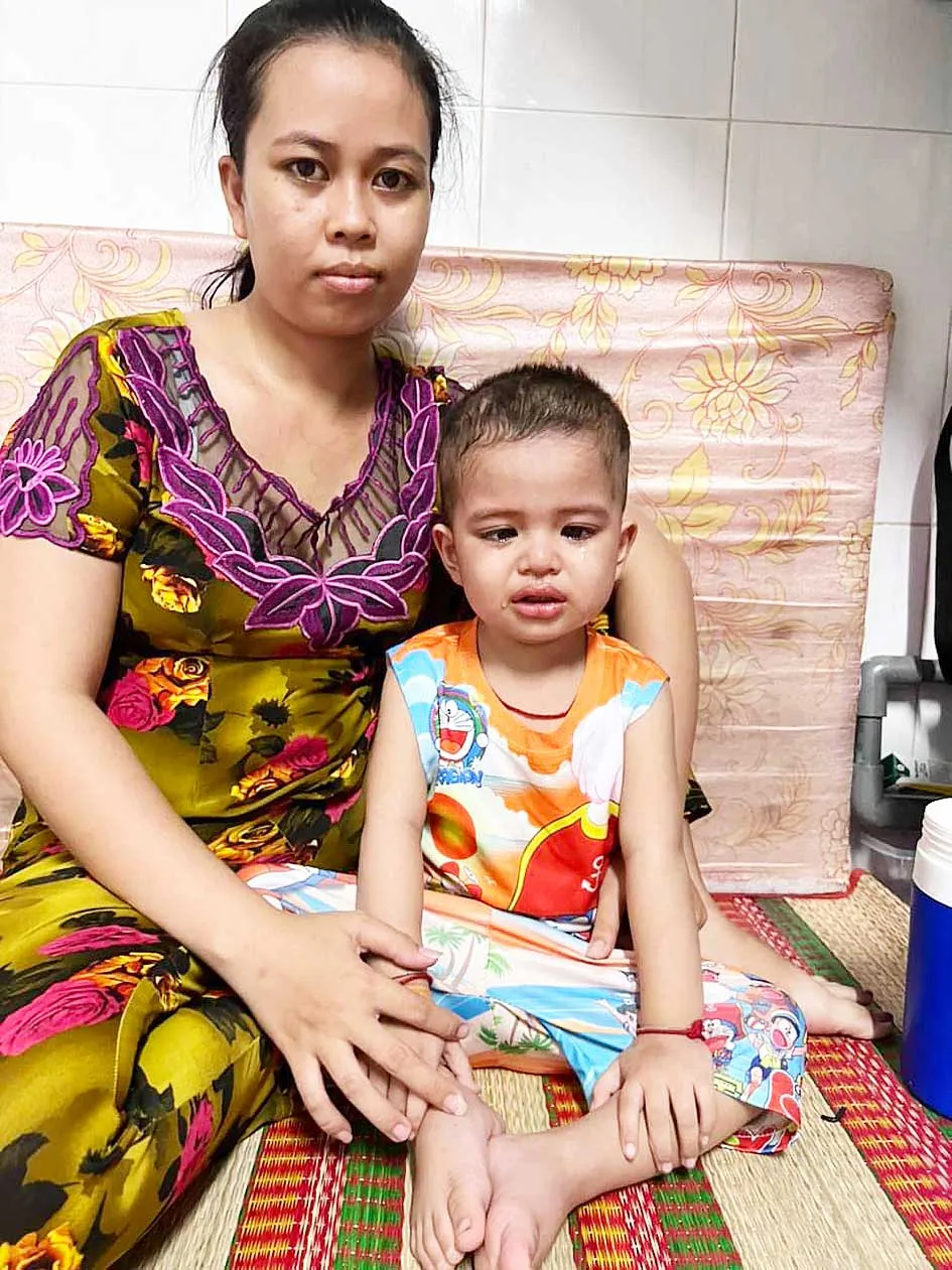 Nhà nghèo, con 3 tuổi bị u não ảnh 1