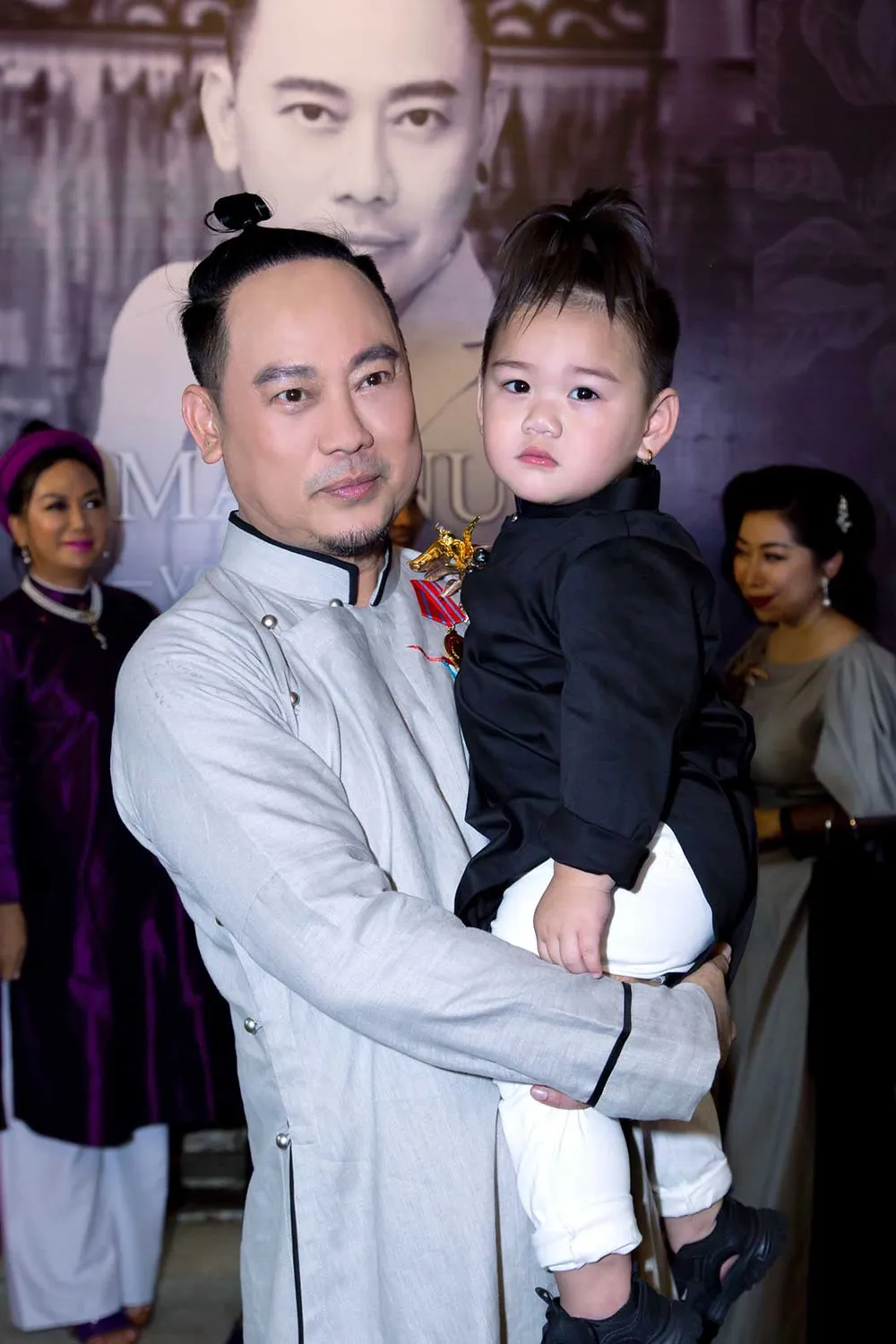 NTK Võ Việt Chung: Còn thương nếp lụa, áo dài ảnh 1