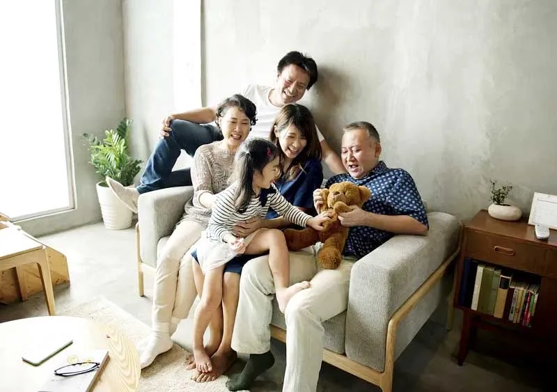 Đối xử hài hòa với hai bên nội - ngoại giúp gia đình luôn vui vẻ. Ảnh: Rawpixel