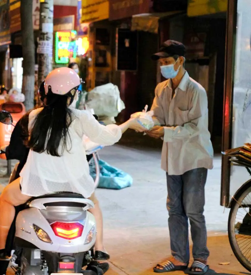 Tháng 7 của những tấm lòng ảnh 1