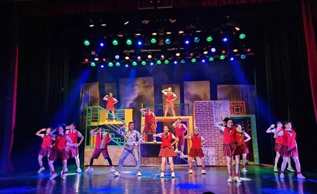 Cảnh trong vở nhạc kịch Rồi tôi sẽ lớn