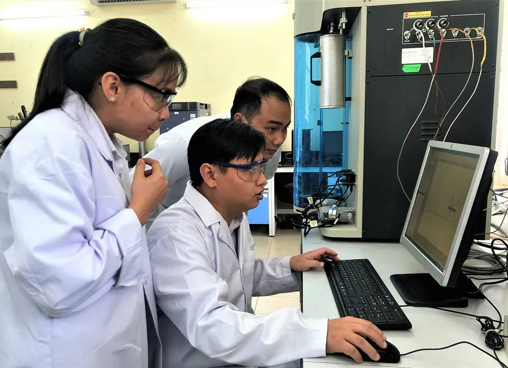 Vinh danh trên bảng vàng khoa học ảnh 1