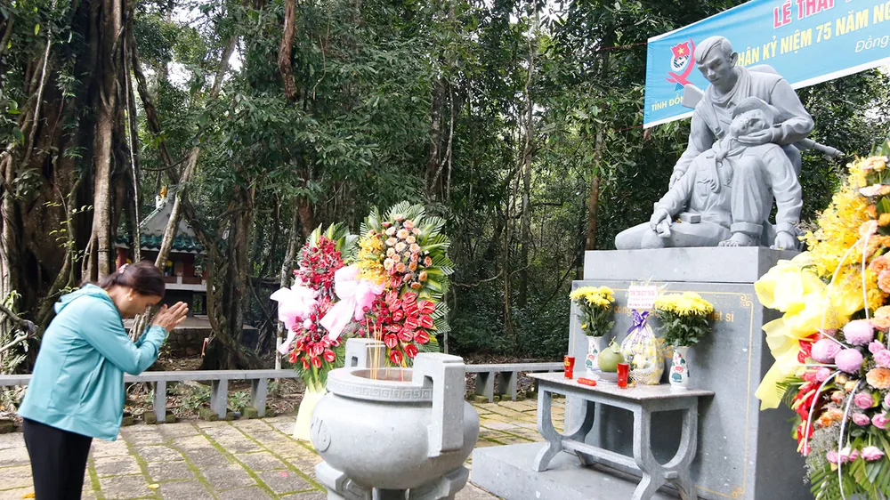 Chuyện ở khu dự trữ sinh quyển thế giới - Bài 2: Đội bảo vệ “đỏ” ở di tích Trung ương Cục miền Nam ảnh 3