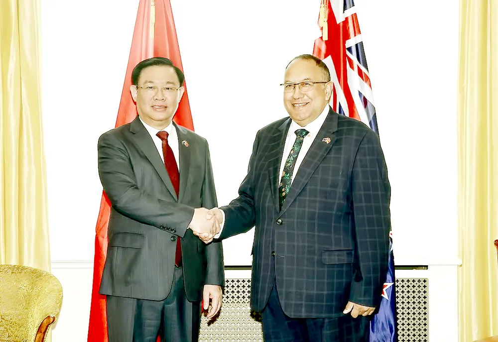 Chủ tịch Quốc hội Vương Đình Huệ và Chủ tịch Quốc hội New Zealand Adrian Rurawhe tại buổi hội đàm. Ảnh: TTXVN