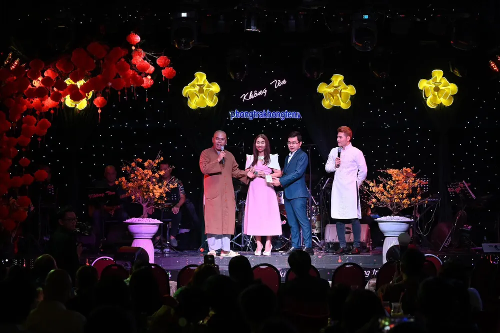 Chị Đặng Thị Thu Hiền thắng phiên đấu giá từ thiện Chị Đặng Thị Thu Hiền thắng phiên đấu giá từ thiện