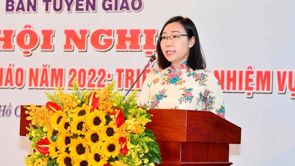 Phó Bí thư Đảng ủy Khối – Dân - Chính Đảng TPHCM Hàng Thị Thu Nga phát biểu. Ảnh: VIỆT DŨNG