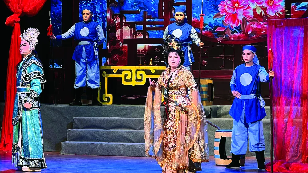 Một cảnh trong vở cải lương Ngai vàng và tội ác