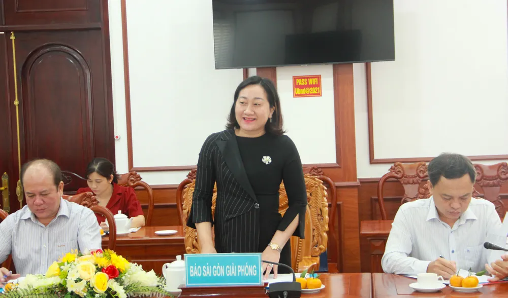 Phó Tổng Biên tập Báo SGGP Bùi Thị Hồng Sương phát biểu tại buổi làm việc