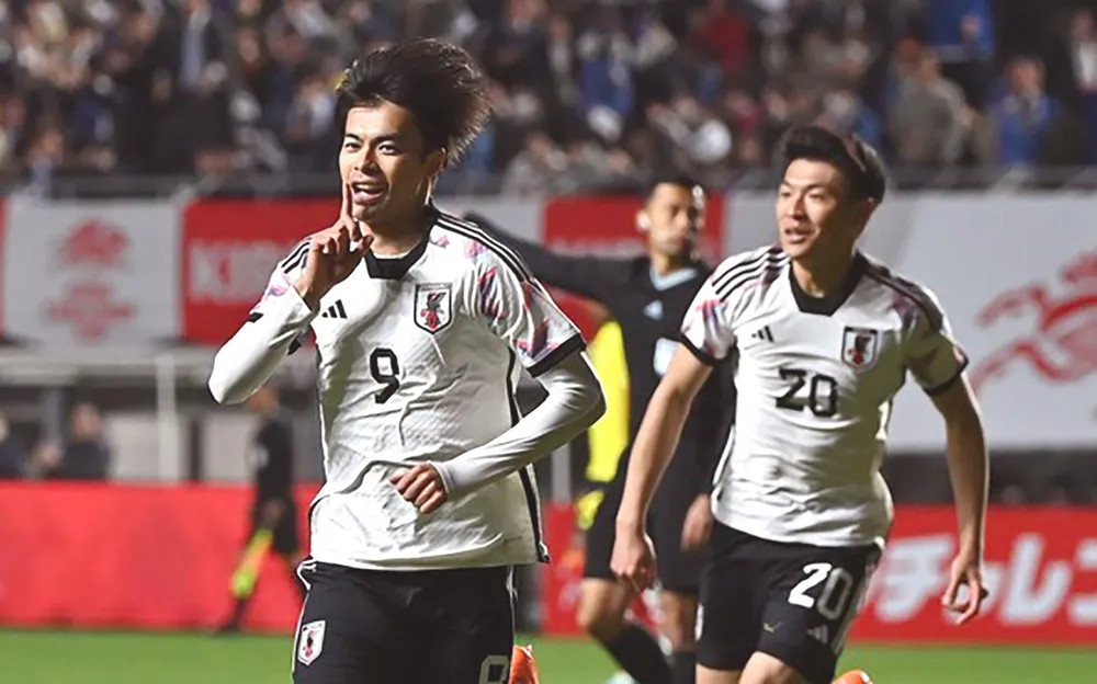 Mitoma (số 9) đánh đầu mở tỷ số, tuy nhiên Nhật Bản vẫn thua Colombia
