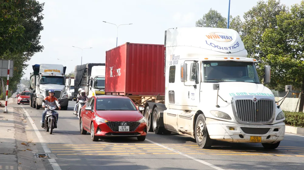 Cao tốc Mỹ Phước - Tân Vạn đoạn qua TP Thủ Dầu Một, tỉnh Bình Dương thường xuyên bị quá tải
