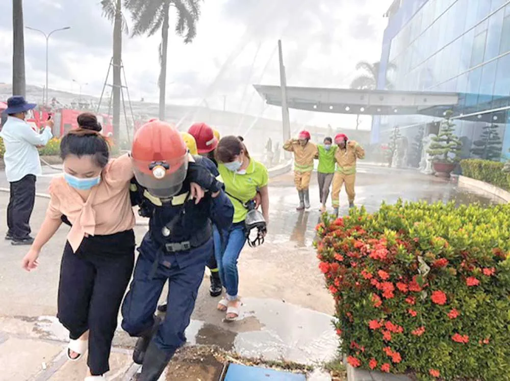 Đưa người ra khỏi đám cháy