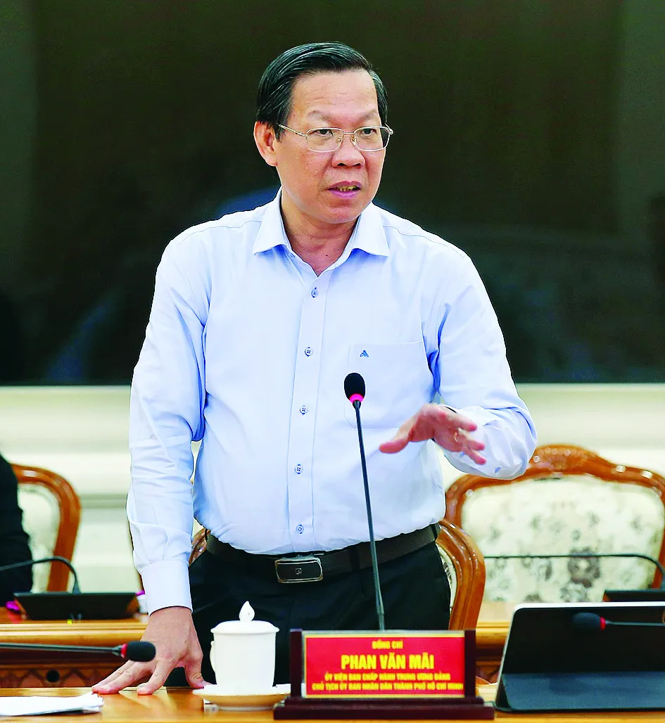 Chủ tịch UBND TPHCM Phan Văn Mãi phát biểu tại cuộc họp lắng nghe ý kiến đóng góp cho kế hoạch phát triển du lịch TPHCM năm 2023. Ảnh: DŨNG PHƯƠNG