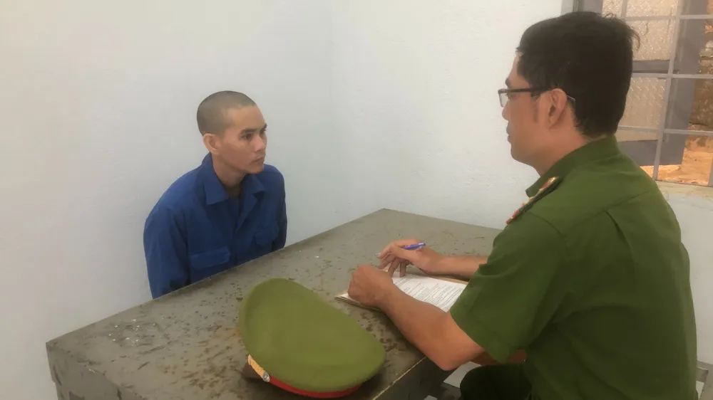 Đối tượng Lê Cẩm Hoàng tại cơ quan CSĐT Công an huyện Đắk Mil