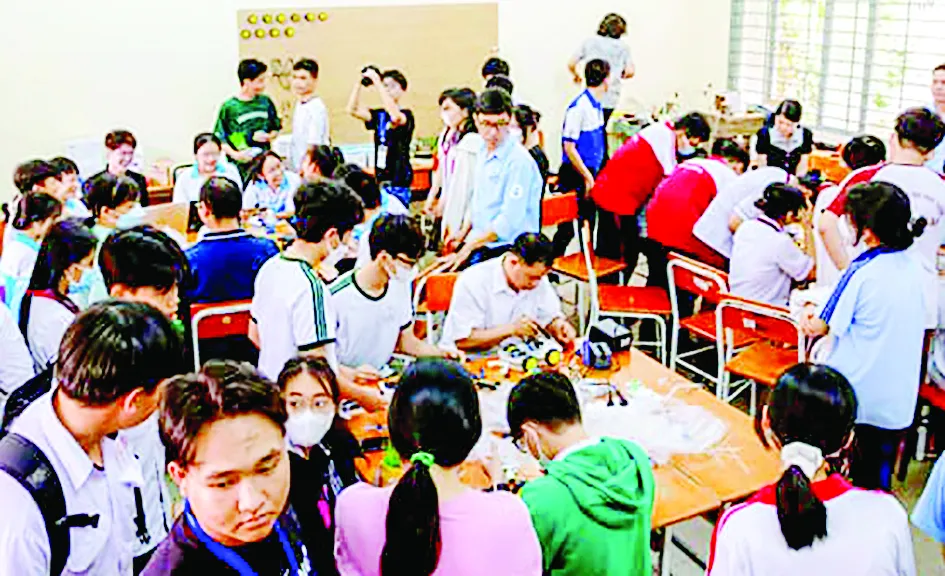 Học sinh các trường THCS tham quan tìm hiểu Trường THPT Đào Sơn Tây (TP Thủ Đức)