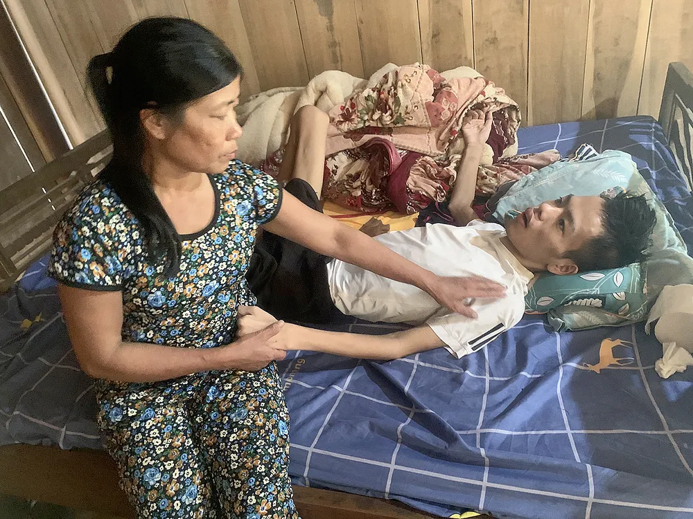 Mẹ nghèo, con u não di căn