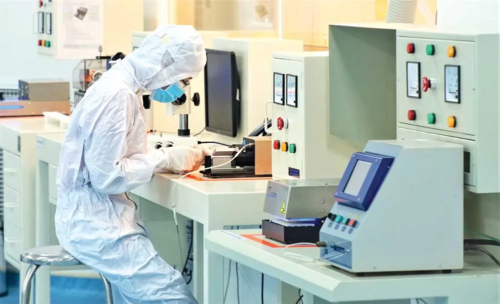 Nhà máy USM Healthcare (Khu Công nghệ cao TPHCM) sản xuất stent mạch vành. Ảnh: HOÀNG HÙNG